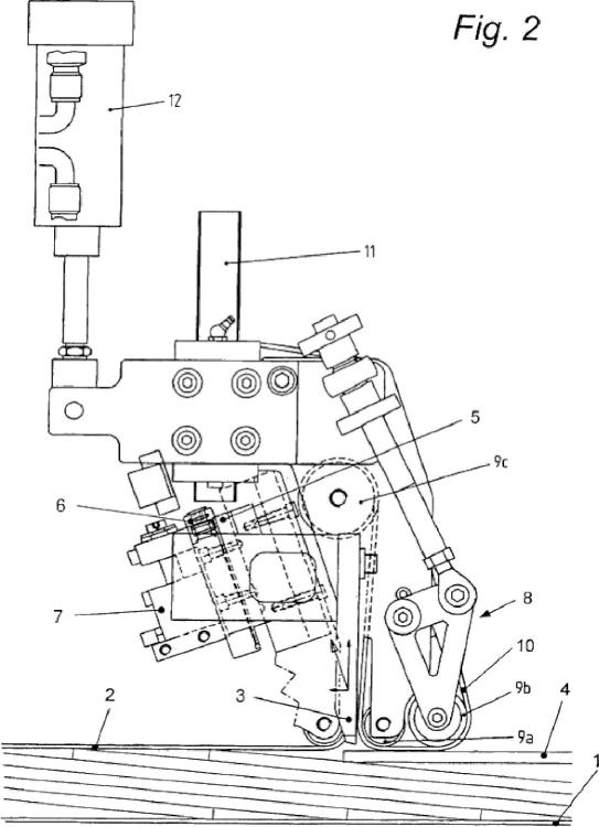 Dispositivo introductor rectificador de una plegadora-encoladora.