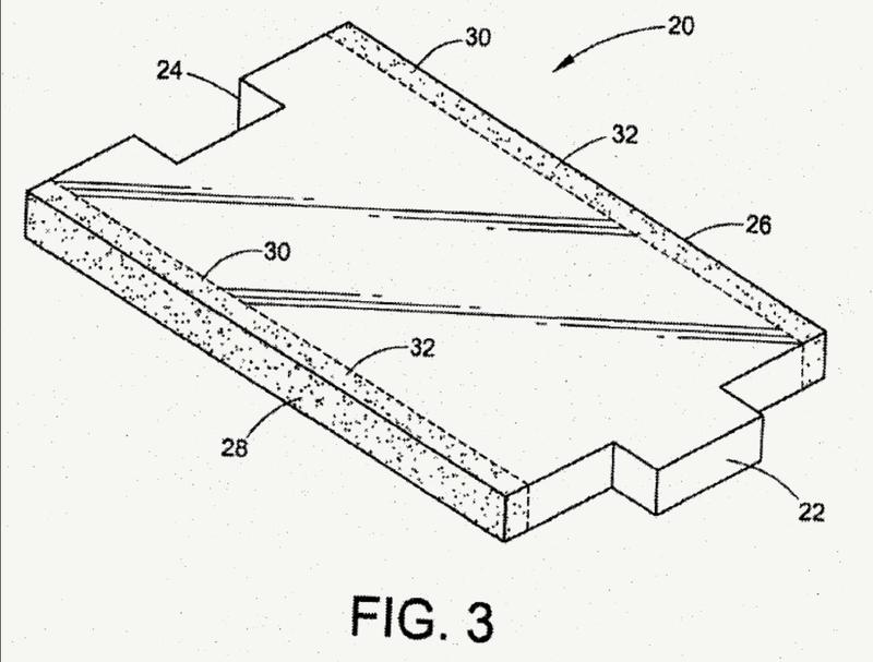 Estera de montaje con protección flexible de bordes y dispositivo de tratamiento de gases de escape con la estera de montaje incorporada.