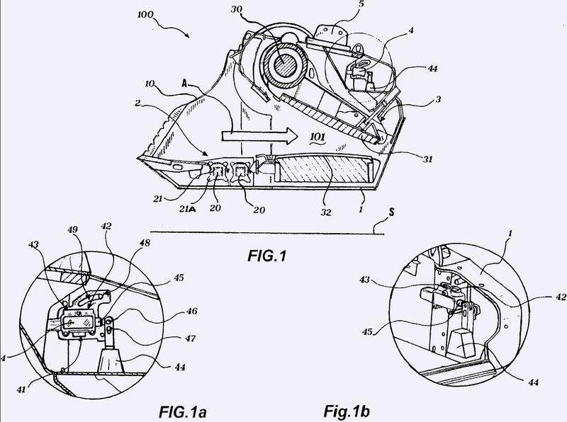 Pala para cribar y machacar un material inerte que incorpora una válvula de equilibrado.