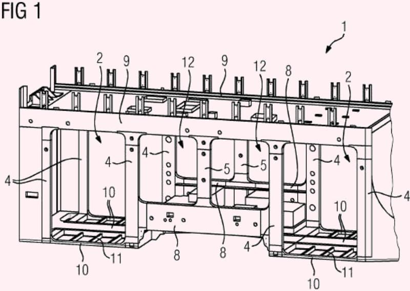 Kit de montaje para producir un vehículo ferroviario con un divisor de puertas y de ventanas flexible.